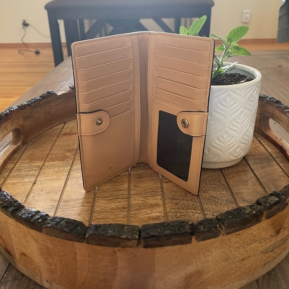 Authentic Kate Spade New York Wallet - Picture 4 of 4